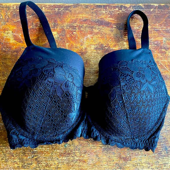 Bare Necessities Other - NWT Barr Necessities T-Shirt Bra Black Floral 32DDD